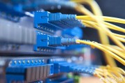 上传速度测试
:电信网络测试上传宽带40Mb，上传速度5Mb；下载宽带44Mb，下载速度5Mb，这是怎么回事？