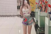 抖音上量腿长
:为什么抖音都是美女，不科学啊？
