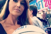 最美母女
:独行侠小将东契奇的妈妈为何被部分球迷称为NBA“最美星妈”？