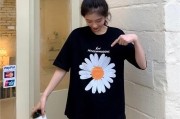 t恤文案
:2020的夏天，有哪些时髦又洋气的T恤介绍？