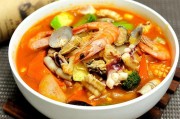 面馆的利润有多少
:想开一家面馆，求大神指点，现在的面馆赚钱吗？