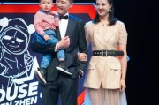 t秀
:排超全明星，女排美女T台秀！张常宁大长腿抢镜。透明裙摆成亮点！你怎么看？