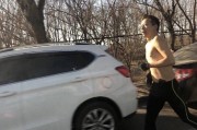 抖音ceo
:搜狐CEO张朝阳和年轻美女在抖音亲密互动，对于这事儿你咋看？