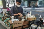 地摊热销商品
:没有摆摊经验，准备入坑地摊大军中，请问有什么东西比较热销？