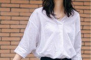 oversize风格
:oversize是大一码，还是宽松的款式？怎么搭配？