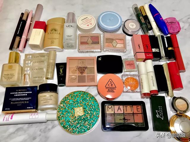 化妆品怎么拍
:有人说女孩子的化妆品多，你能拍几张你的化妆品的照片吗？有什么购买心得？