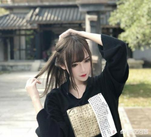 腐团儿抖乳
:LOL腐团儿沦为棋子，为了满足观众，官方让腐团儿穿丝袜做瑜伽，你觉得如何？