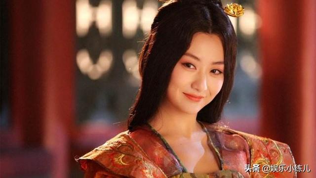 宿华个人资料
:白冰有什么背景，为什么都说惹不起她？