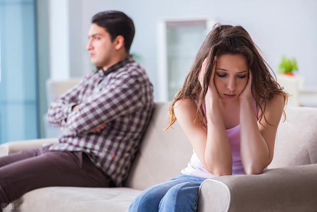 莉三万被潜视频
:给前女友3万块，自己提出分手。钱还能要过来吗？谁能给我答案？