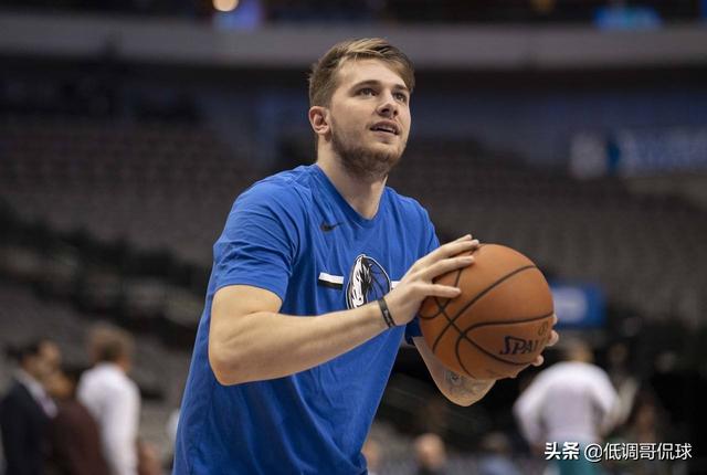 最美母女
:独行侠小将东契奇的妈妈为何被部分球迷称为NBA“最美星妈”？