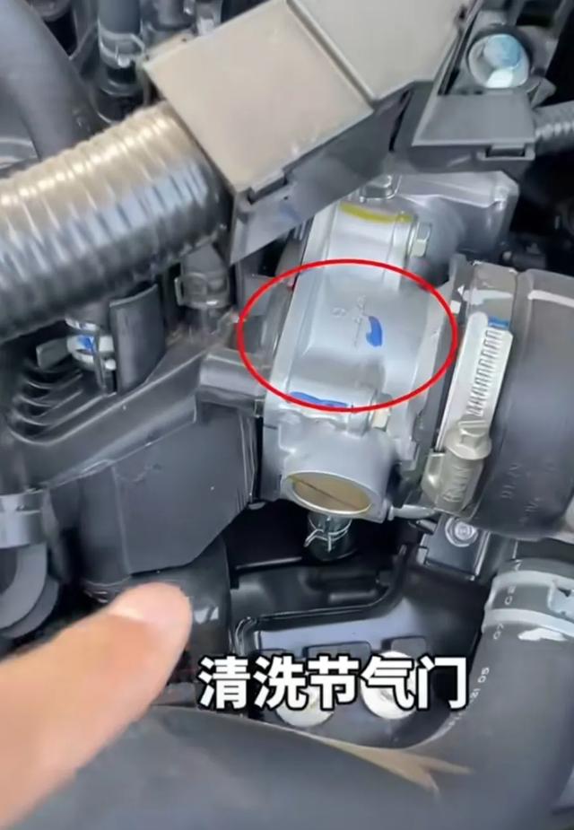 抖加网页版
:原地着车时车子抖动，稍加油门就正常了，什么原因？