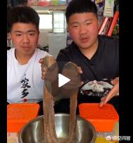 博人眼球的意思
:对那些靠“哗众取宠”、另类“博人眼球”的所谓“网红大咖”你怎么看？