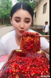 博人眼球的意思
:对那些靠“哗众取宠”、另类“博人眼球”的所谓“网红大咖”你怎么看？