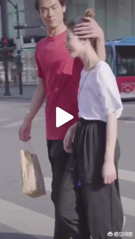 博人眼球的意思
:对那些靠“哗众取宠”、另类“博人眼球”的所谓“网红大咖”你怎么看？