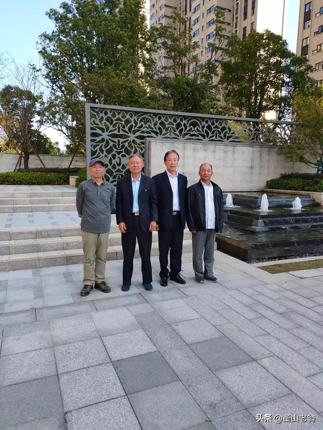 自媒体英文
:你的自媒体之路可以分享一下吗？