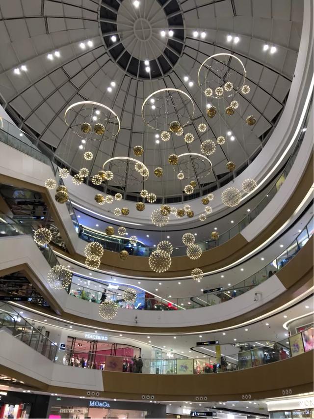 买衣服的网站
:在网上一般会买什么品牌的服装，哪些网站比较便宜？