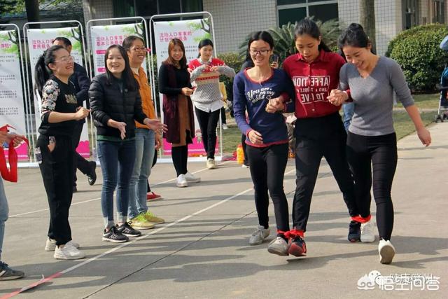 踢毽子怎么玩
:踢毽子怎样练技巧？