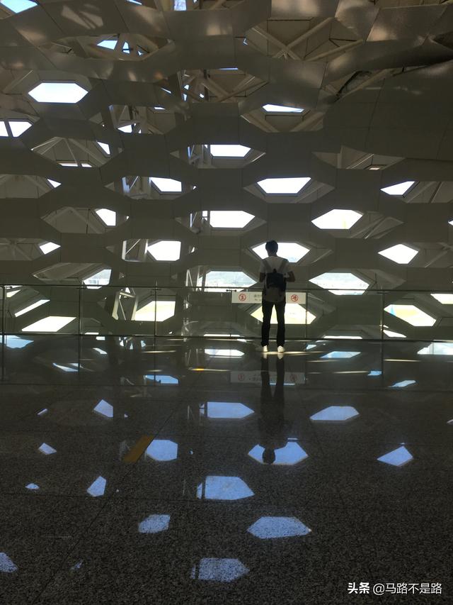 旅游广告
:最近很多中西部地区的旅游广告，几百块一个人，玩好几天靠谱不？