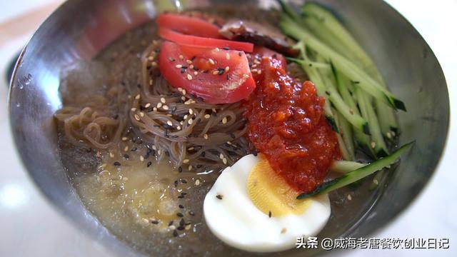 面馆的利润有多少
:想开一家面馆，求大神指点，现在的面馆赚钱吗？