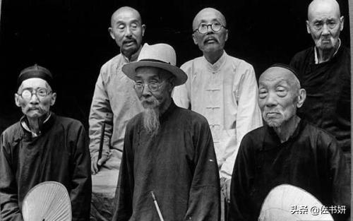 散文类型
:茅盾写了哪些类型的散文，这些散文又有怎样的艺术特点？