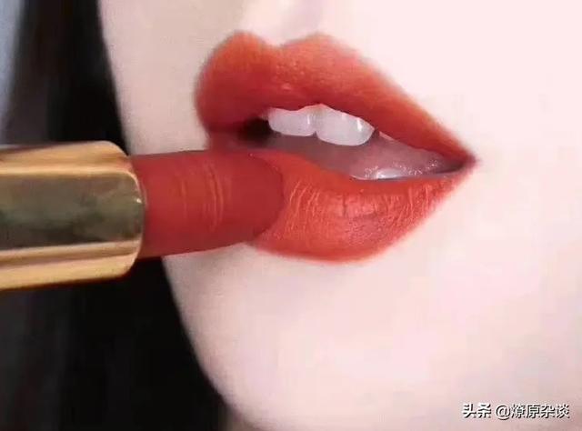 捞女是什么意思
:女生向男生要口红是什么意思？