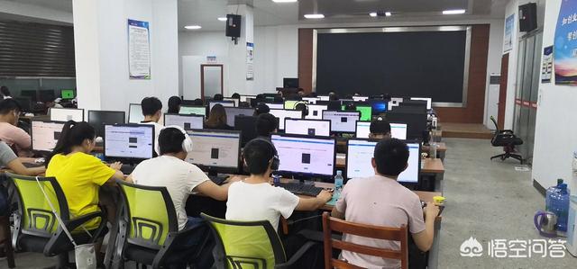 电子商务文案
:女的学电子商务怎么样？