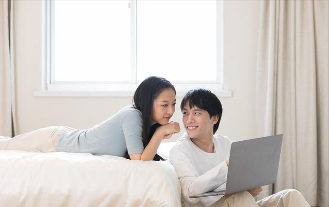 潮汐是什么意思
:你知道什么是潮汐夫妻吗？早上两句话，晚上十句话？