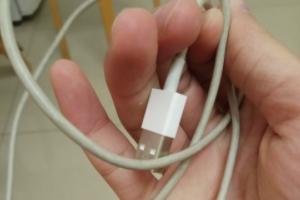 苹果怎么强制开机
:苹果手机开机键坏了怎么开机，强制开机？