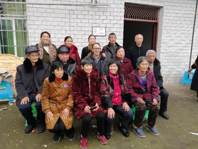 什么是关键词
:人一生中最重要的关键词是什么？下面关键词选三个？