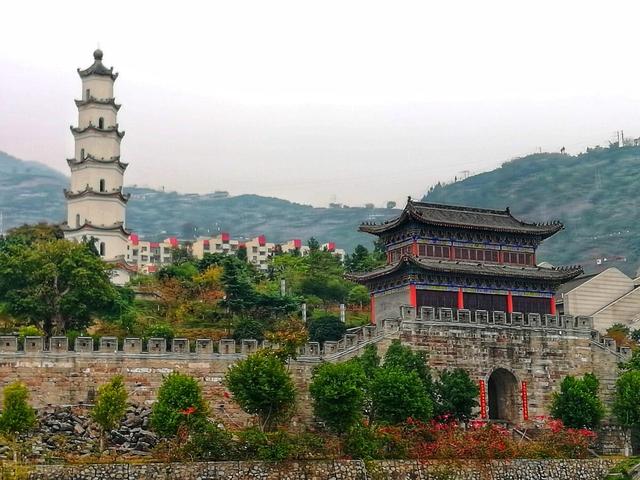 白帝城在哪
:重庆白帝城位于重庆哪里？