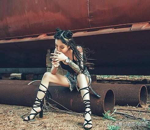 写真文案
:如何拍摄好“工业风”人像写真？作为摄影师有哪些经验？