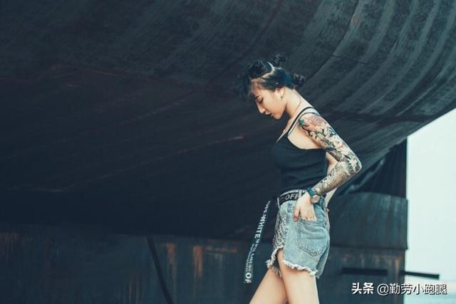 写真文案
:如何拍摄好“工业风”人像写真？作为摄影师有哪些经验？