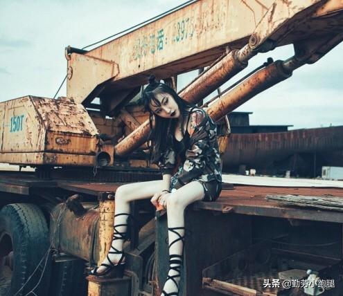 写真文案
:如何拍摄好“工业风”人像写真？作为摄影师有哪些经验？