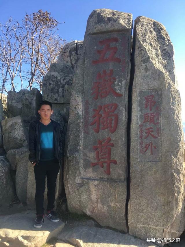 泰山有多少台阶
:有谁知道泰山有多少个台阶，有多少个庙，爬泰山需要准备什么东西？