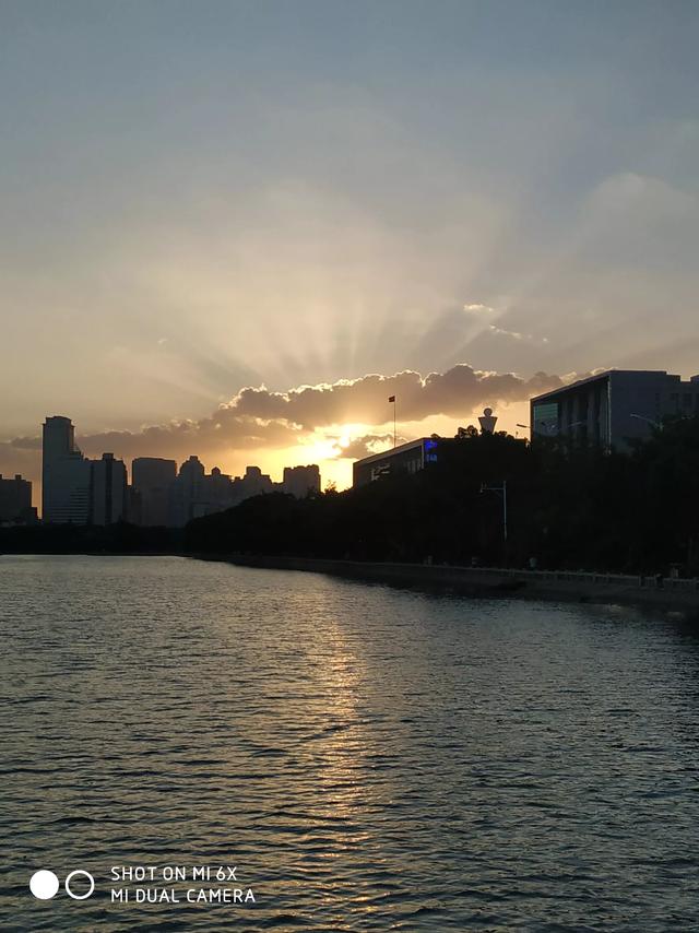 比较赚钱的行业
:2022年什么行业，什么方向最挣钱？