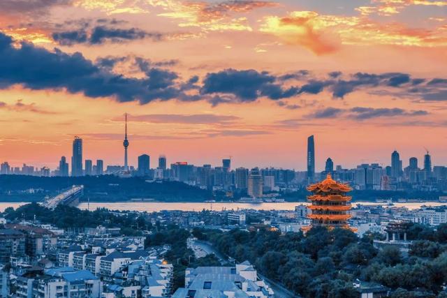 武汉属于哪里
:请问武汉市市中心到底是在哪里？