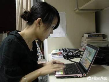 怎样在家赚钱
:在家没事做，如何挣钱？