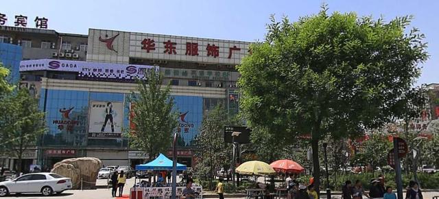 衣服批发商
:西安最大的服装批发市场在哪？