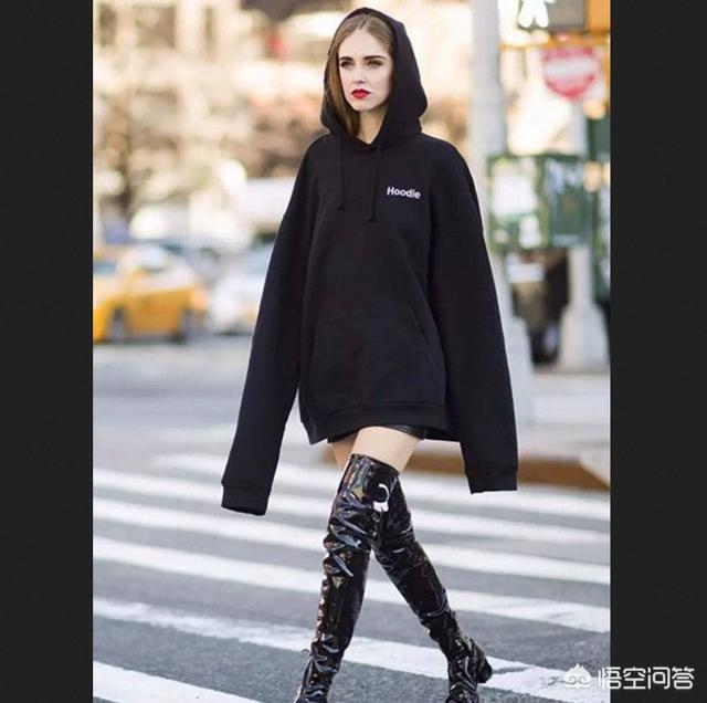 oversize
:oversize风格的大毛衣要怎么搭配？