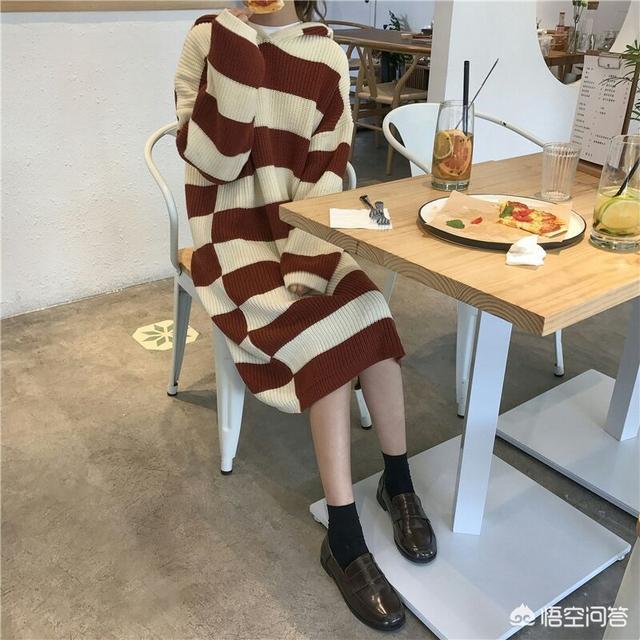 oversize
:oversize风格的大毛衣要怎么搭配？