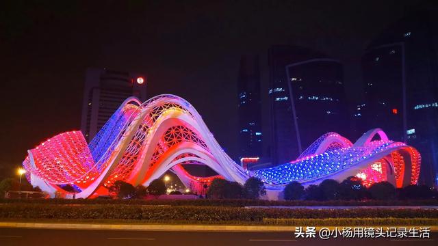 武汉市是哪个省
:位于九省通衢的武汉市，为什么没有成为中国的首都？