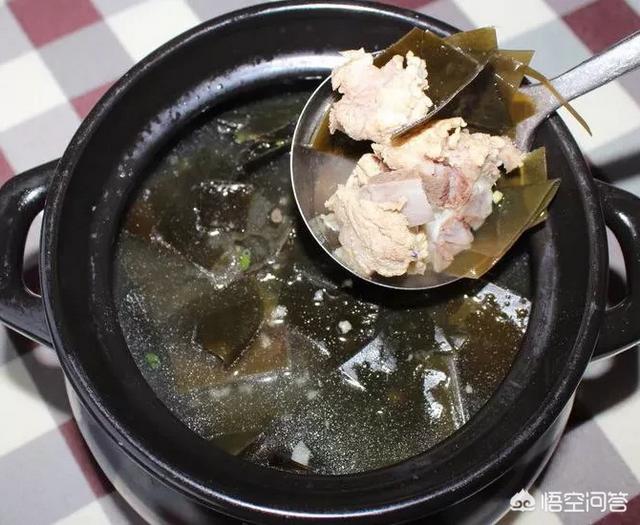 清炖排骨汤
:排骨汤怎么炖好喝？