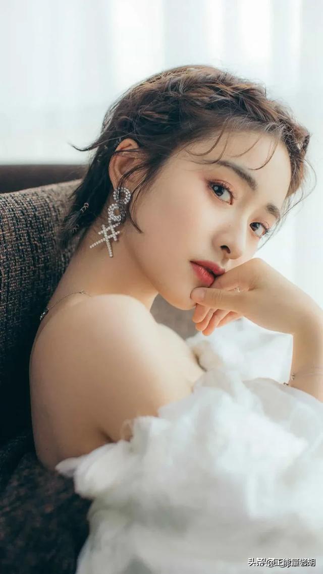 女人赚钱快
:20多岁的女人做什么挣钱快？急需用钱？