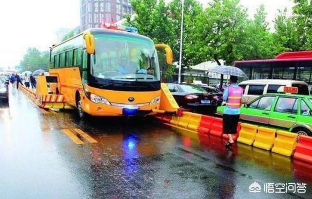 什么是潮汐车道
:考完驾照，但不知潮汐车道什么意思？有谁可以解释吗？