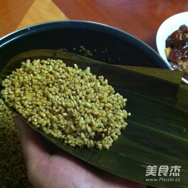 肉粽子的做法和配料
:肉粽子的做法和配料是什么？