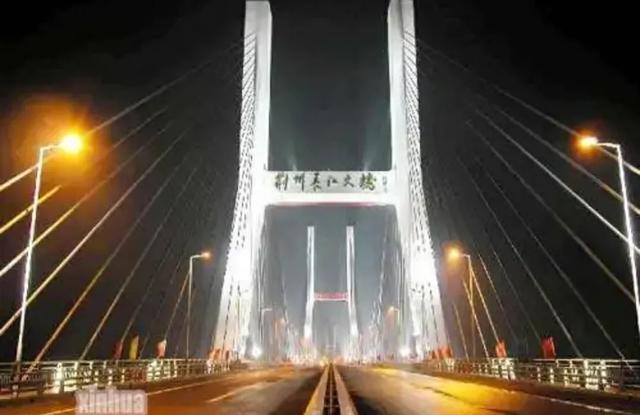 白帝城位于什么地方
:千里江陵一日还，江陵是指现在的哪个地方？