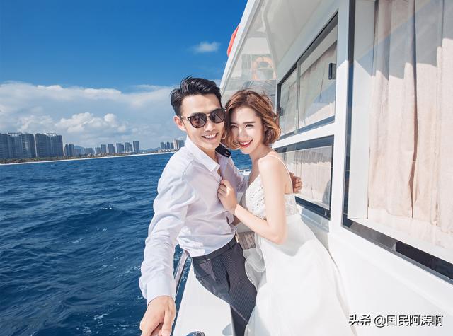 婚礼邀请函文案
:微信朋友圈婚礼邀请词应该怎么写？