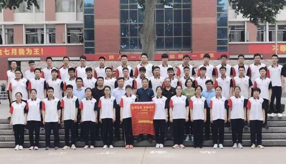 有教无类是谁的主张
:孔子招收学生时“掐尖”吗？其“有教无类”的教育主张对今天的教育有什么启发？