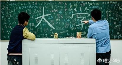 慵懒怎么读
:如果大学生在学校生活中有两个选择，一是努力，二是慵懒，身为大学生的你会怎样选？