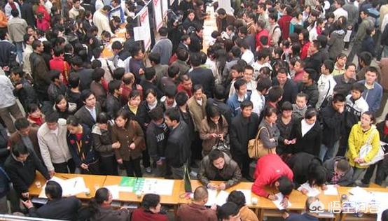开业软文
:初入职场，你的第一份工作是如何选择的？